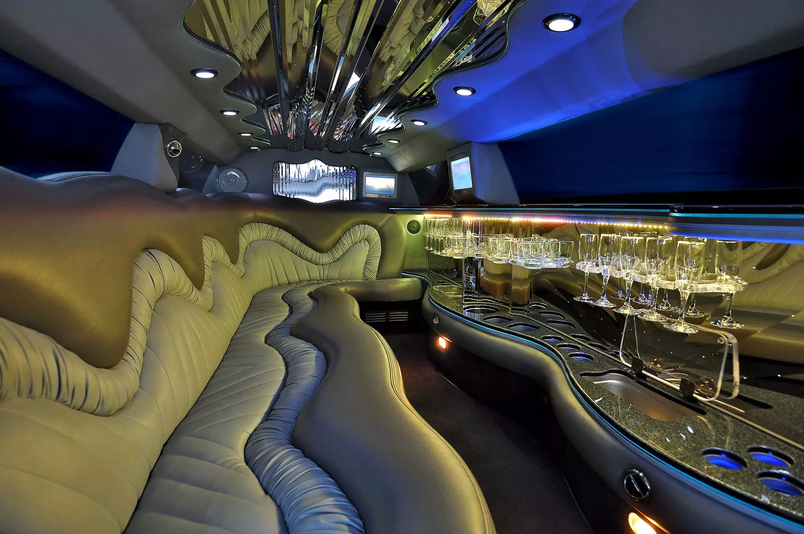 Reasons to Choose Professional Chauffeur Services | Limousine Hire Inverness